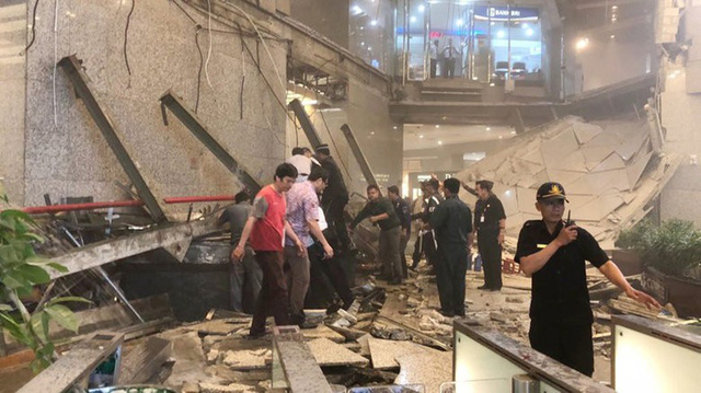 Tầng lửng của sàn chứng khoán Jakarta đổ sập, 77 người bị thương. (Nguồn: CBC)