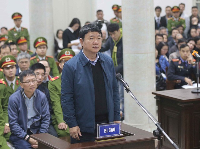 
Bị cáo Trịnh Xuân Thanh được dẫn giải vào phòng xét xử nghe tuyên án
