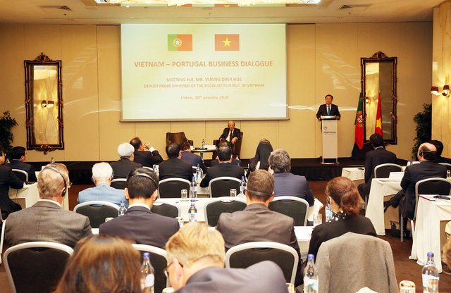 
Phó Thủ tướng Chính phủ Vương Đình Huệ gặp gỡ các tập đoàn kinh tế lớn của Bồ Đào Nha

