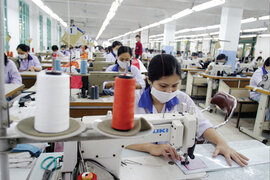 Dệt may Việt vẫn phải nhập hơn 40% nguyên liệu từ Trung Quốc
