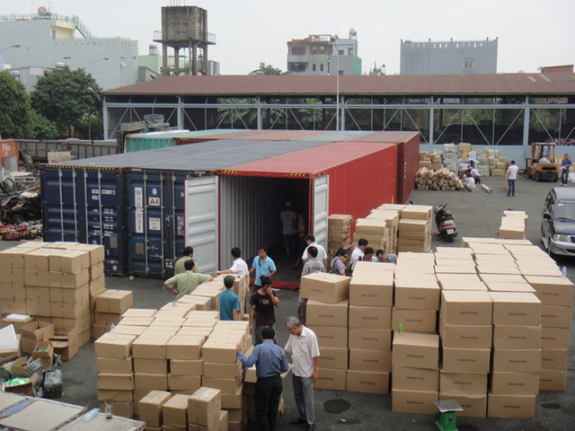 Hàng trong 213 container mất tích đều là hàng điện tử đã qua sử dụng (máy giặt, máy lạnh, thùng loa... hàng trong danh mục cấm nhập về Việt Nam.