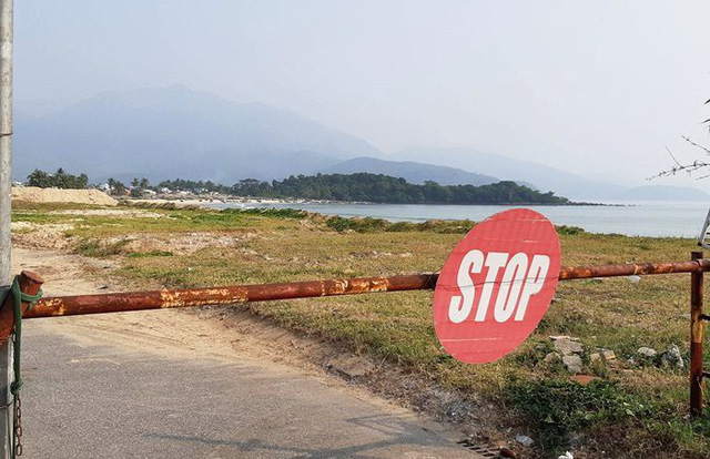 Resort 3.000 tỷ mẹ chồng Thu Thảo: Rào thép B40 chặn đường dân ra biển
