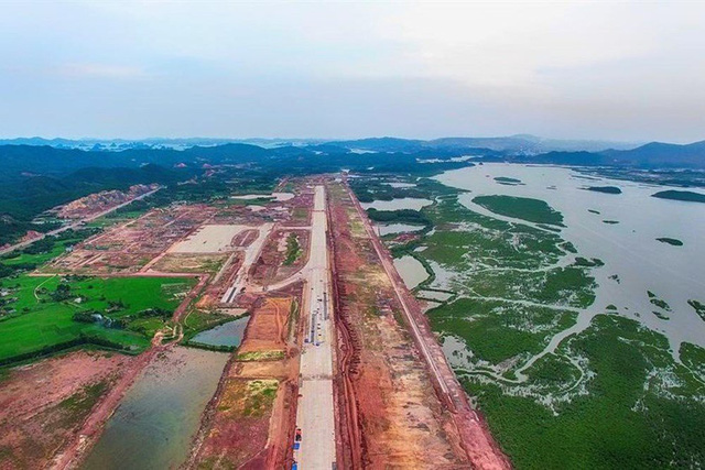 
Sân bay Vân Đồn, Quảng Ninh do tư nhân đầu tư đang được gấp rút xây dựng. Ảnh:T.N.D
