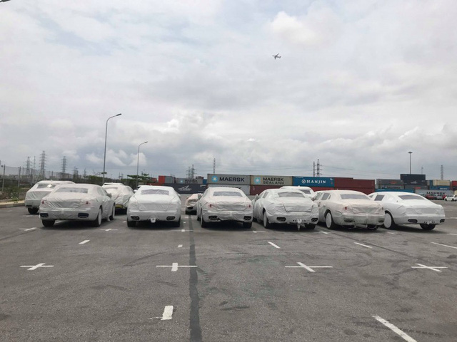 
12 chiếc siêu xe được nhập về từ cuối năm 2017 nhưng hiện vẫn chưa được thông quan tại cảng Hải Phòng - Ảnh H.V
