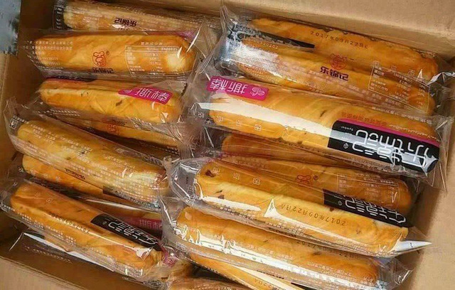 
Bánh mì que ngàn lớp Trung Quốc có giá chỉ 3.000-4.000 đồng/chiếc
