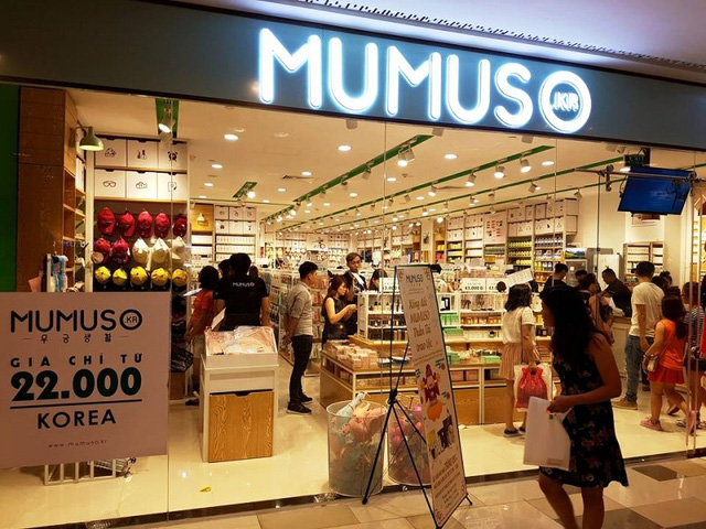 Chuỗi cửa hàng Mumuso mang phong cách bán hàng của Hàn Quốc nhưng người tiêu dùng đang hoài nghi về chất lượng của thương hiệu này.