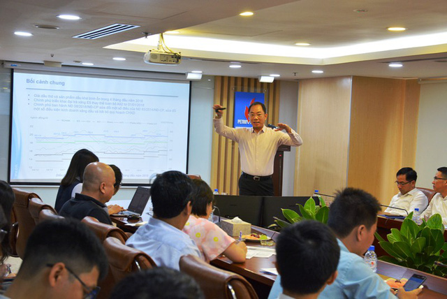 Các nhà đầu tư và cổ đông của Tổng công ty Dầu Việt Nam đã có mặt tại TPHCM để lắng nghe tình hình hoạt động kinh doanh của doanh nghiệp này.