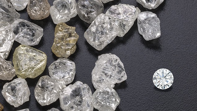 Cựu Tổng thống Mugabe từng tuyên bố rằng Zimbabwe đã mất 15 tỷ USD doanh thu khai thác kim cương trong năm 2016.