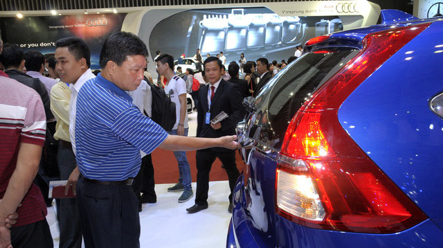 Nhiều hãng xe trong nước giảm giá trong tháng 6, đón đầu cuộc giảm giá có thể được dự đoán diễn ra ngay trong tháng 6 hoặc từ tháng 7 trở đi khi xe nhập đổ bộ nhiều vào thị trường Việt Nam.