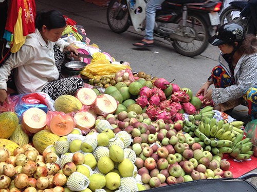 
Rau quả Trung Quốc, Thái Lan vẫn cấp tập vào Việt Nam dù giữa mùa cao điểm hoa trái Việt.
