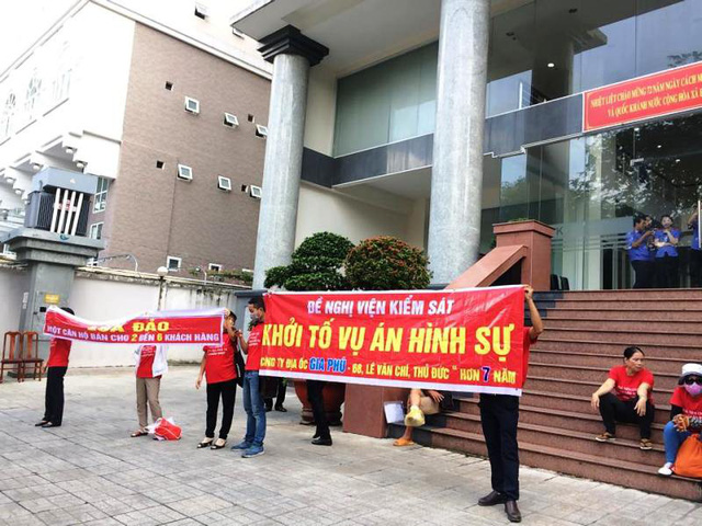 Dự án chung cư Gia Phú (phường Linh Trung, quận Thủ Đức, TPHCM) đang bị Ngân hàng BIDV “đòi” bán đấu giá vì món nợ hơn 232 tỷ đồng.