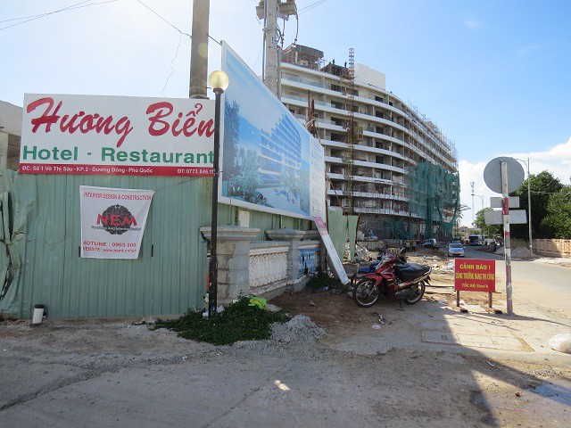 
Công trình khách sạn Hương Biển xây dựng sai phép, không đúng quy hoạch sẽ bị xử lý trong thời gian tới. (ảnh Ngọc Giang)
