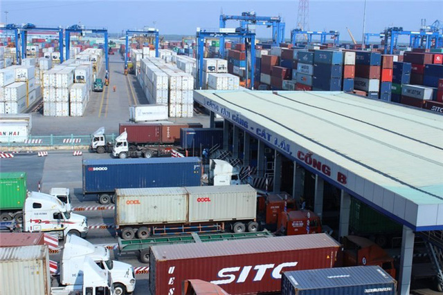 Hàng ngàn container phế liệu “vô chủ” đang là nỗi “ám ảnh” đối với lực lượng hải quan tại TPHCM.