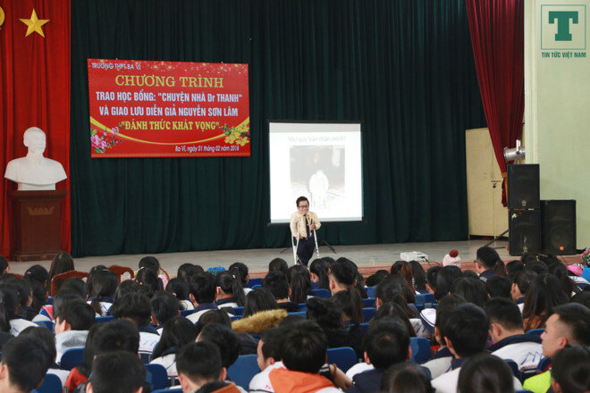 Trap học bổng “Chuyện nhà Dr. Thanh” cho học sinh nghèo vượt khó tại Ba Vì, Hà Nội