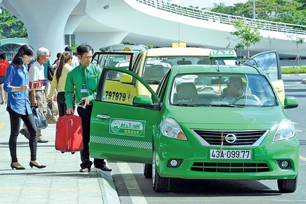 Một trong những nguyên nhân khiến giá taxi ở Việt Nam cao là do giá xe taxi quá đắt - Ảnh: Dương Linh