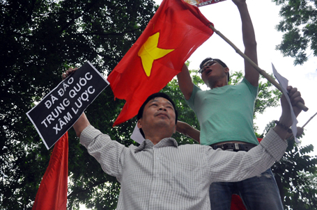 Người dân Hà Nội xuống đường yêu cầu Trung Quốc rút khỏi vùng biển Việt Nam