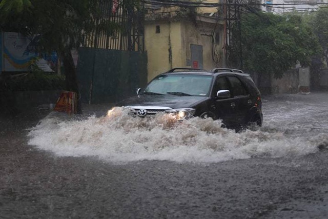 Ô tô bị ngập nước do bão lũ liệu có được bảo hiểm bồi thường? - 2