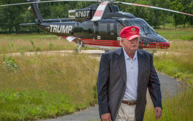 Đuối sức với tranh cử, ông Trump rao bán “siêu” trực thăng cá nhân - 1