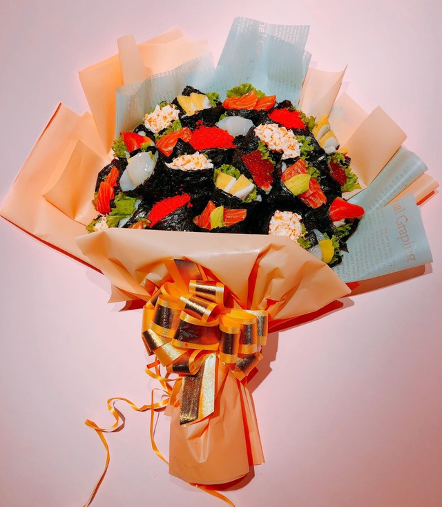 Độc lạ 20/11 năm nay: Bó hoa sushi nhìn như thật, giá tiền triệu - 3