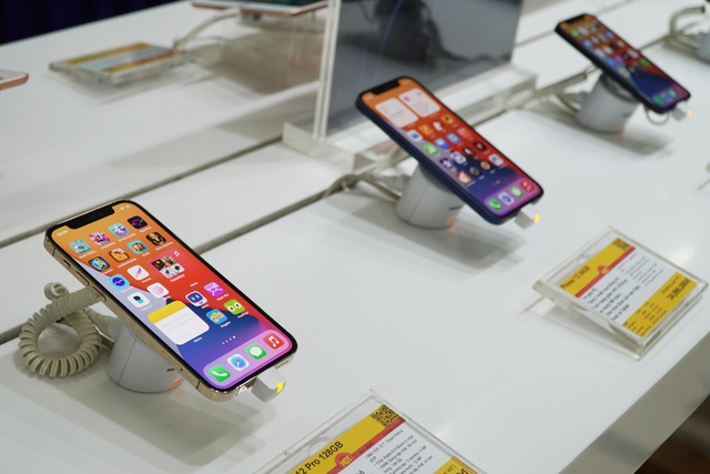 iPhone 12 Pro Max cháy hàng ở Việt Nam, bị dân buôn thổi giá cao - 2