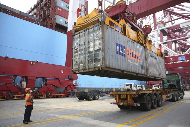 Xuất khẩu của Trung Quốc tăng kỷ lục khi phương Tây tái phong tỏa - 1