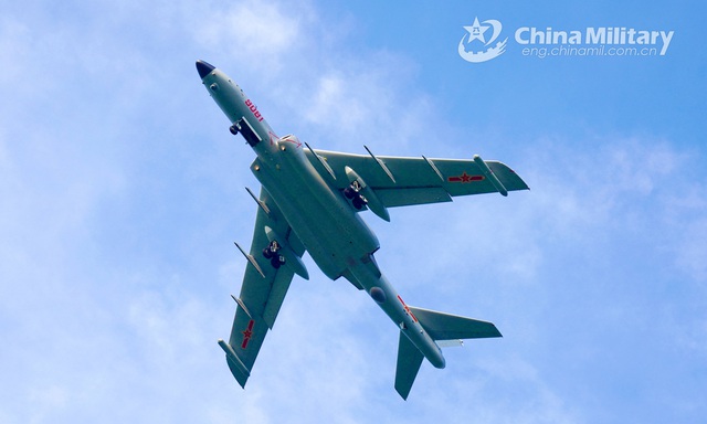 Máy bay ném bom Trung Quốc lộ điểm yếu khi tuần tra cùng Nga - 1