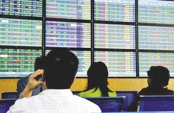 Chứng khoán 2/11: Canh VN-Index về 1.420 điểm để mua thêm cổ phiếu