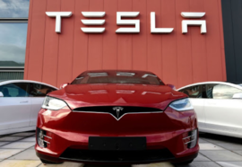 Giá trị thị trường của nhà sản xuất xe điện Tesla lần đầu tiên vượt mốc 800 tỷ USD