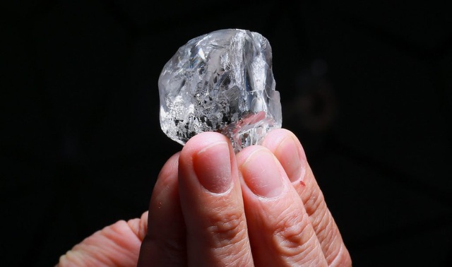 Tìm thấy viên kim cương khủng tuyệt đẹp, có giá khoảng 345 tỷ đồng - 1