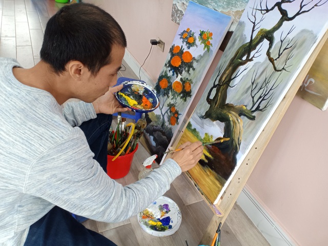 Hà Nội: Thợ vẽ tranh kiếm tiền triệu dịp cận Tết - 2