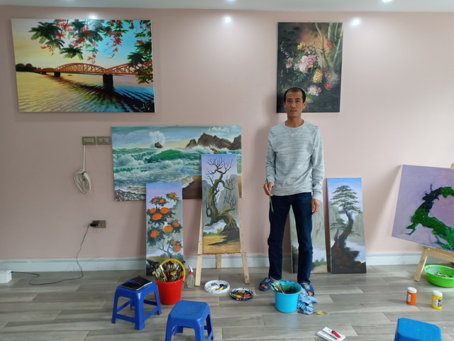 Hà Nội: Thợ vẽ tranh kiếm tiền triệu dịp cận Tết - 4