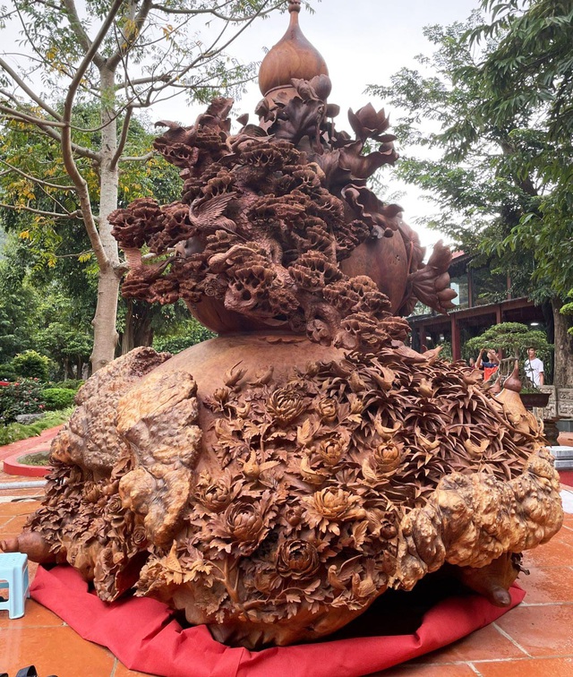 Choáng ngợp với bình hồ lô bằng gỗ, nặng 6 tấn độc nhất Việt Nam - 1