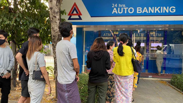 Doanh nghiệp tại Myanmar kêu trời vì ngân hàng đóng cửa - 1