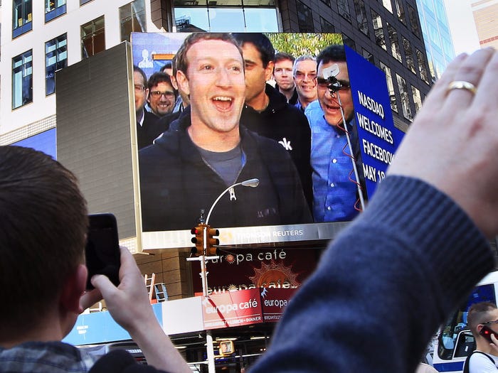 Kiếm 40 tỷ USD mỗi năm, ông chủ Facebook đang tiêu tiền như thế nào?