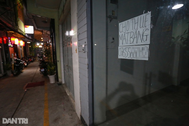 Sau vụ xử phạt karaoke trá hình, loạt phố massage ở TP.HCM đóng cửa im lìm - 10