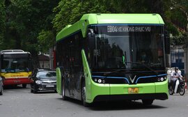 Xe buýt điện VinBus chạy thử nghiệm trên phố Hà Nội, bắt đầu với 3 tuyến