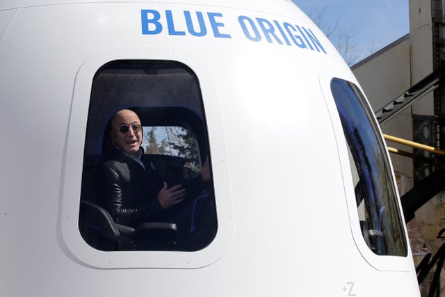 Gần 65 tỷ đồng cho một vé trên tàu du hành vũ trụ của tỷ phú Jeff Bezos - 1