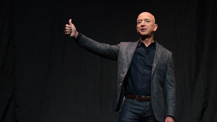 Tỷ phú Jeff Bezos chốt lịch “rời” chức CEO Amazon 