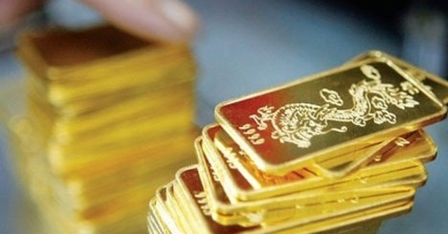 Giá vàng dồn dập tăng, các ngân hàng mua hơn 95 tấn trong 3 tháng  - 1
