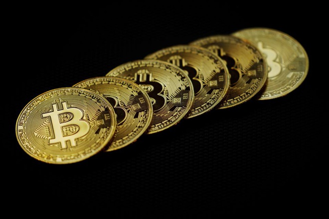 Bitcoin rơi xuống đáy 3 tuần khi Mỹ quản chặt chuyển tiền điện tử - 1