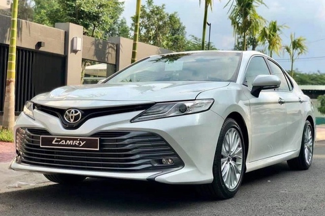 Toyota Camry áp đảo đối thủ trong phân khúc sedan hạng D tại Việt Nam - 1