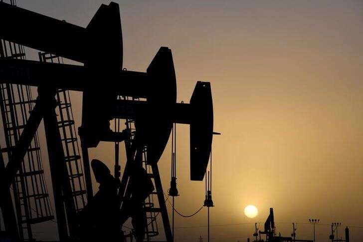 Giá dầu giảm mạnh trước thềm cuộc họp OPEC+ do lo ngại Covid-19