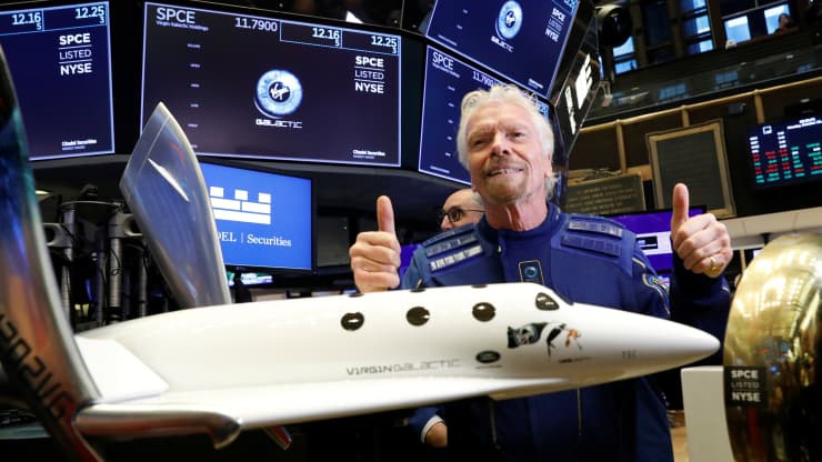Tỷ phú Richard Branson hoàn thành giấc mơ bay vào vũ trụ