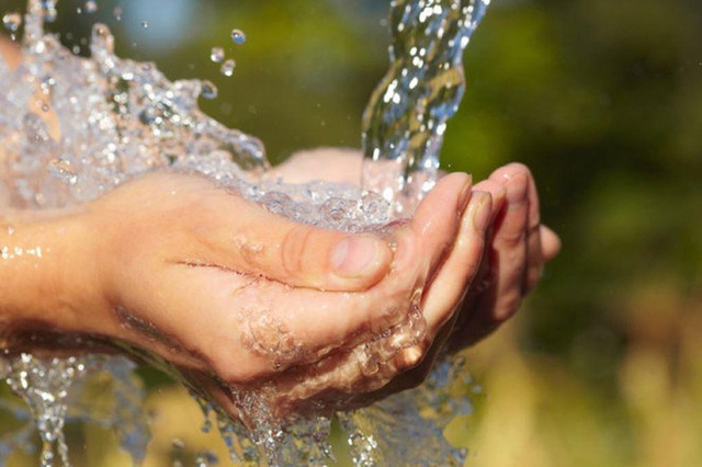 Chính phủ yêu cầu khẩn trương giảm giá nước, tiền nước sạch cho người dân