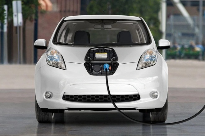 Người mua xe lợi trăm triệu đồng nếu ô tô điện giảm 50% phí trước bạ - 1