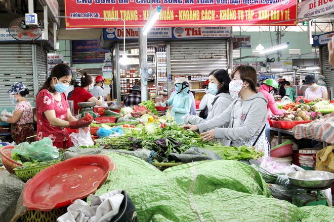 Đà Nẵng: Mở lại chợ, cửa hàng tạp hóa, các quầy cách nhau ít nhất 5 mét - 2