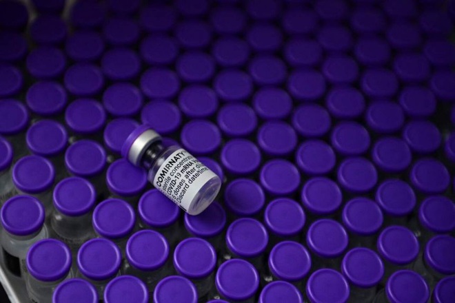 Các nước giàu có thể dư thừa 1,2 tỷ liều vắc xin Covid-19 - 1