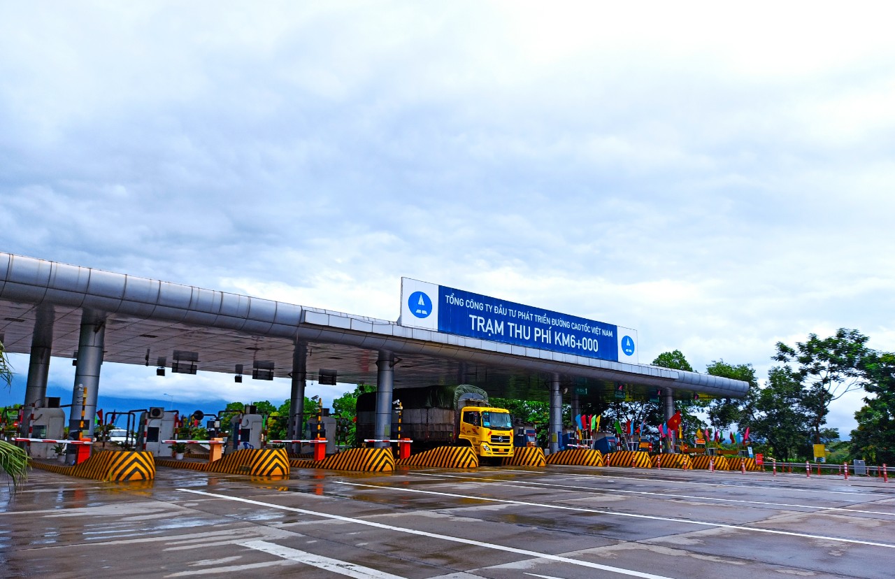 Trạm thu phí Km6 cao tốc Nội Bài - Lào Cai hoạt động trở lại sau 45 ngày tạm dừng