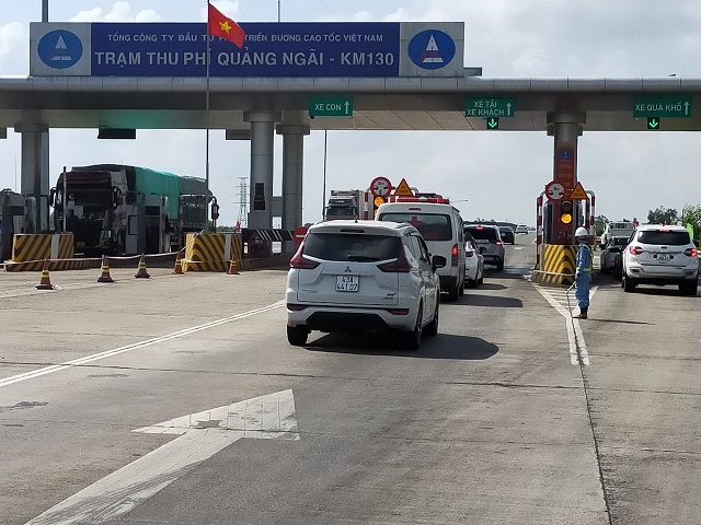 Hai trạm thu phí trên tuyến cao tốc Đà Nẵng - Quảng Ngãi hoạt động trở lại sau 14 ngày tạm dừng