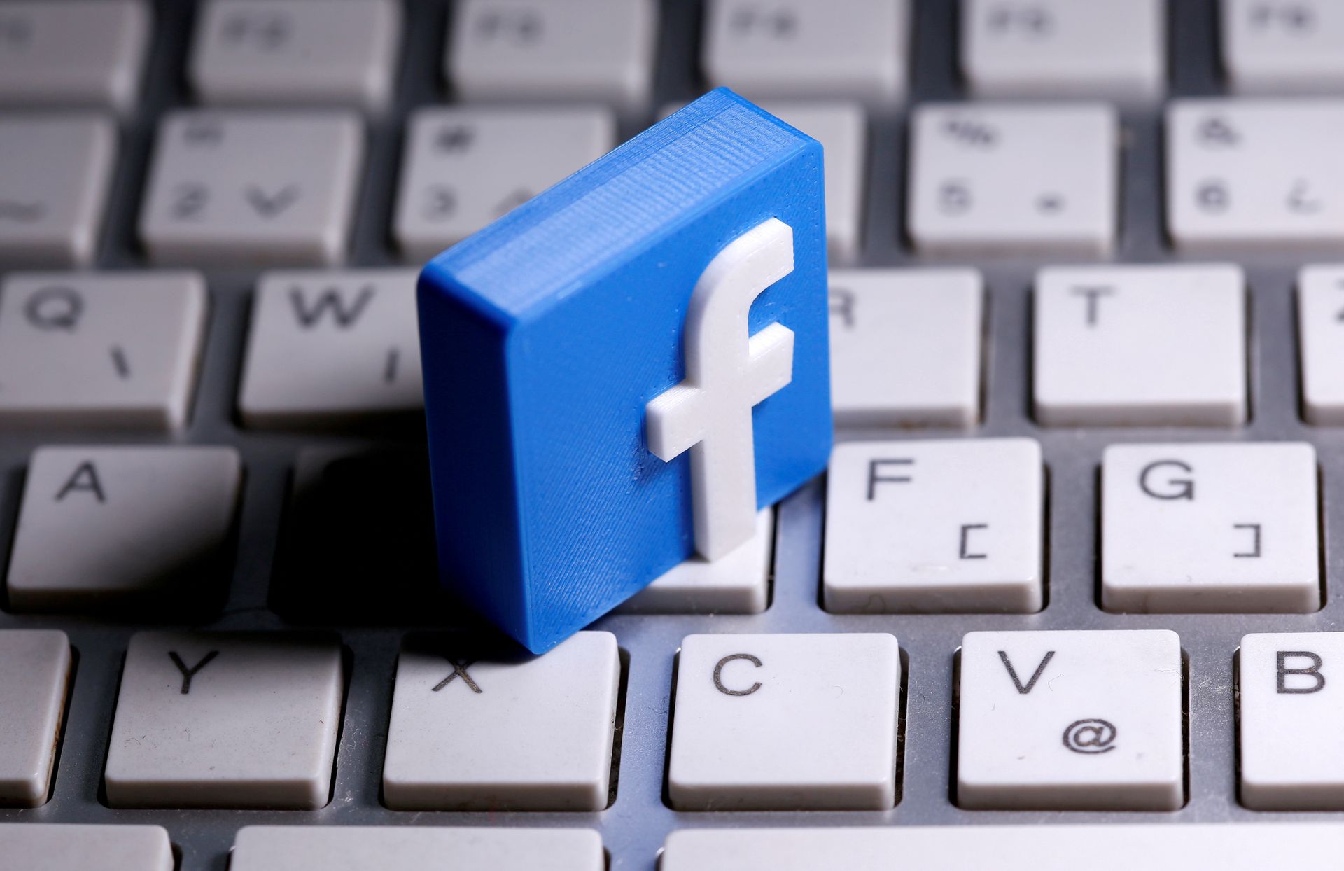 Facebook đổi tên: Nhìn lại những vụ 
